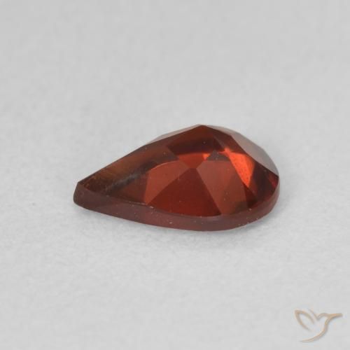 Granate piropo Rojo oscuro natural de 0.73 ct, En forma de pera, VVS-VS