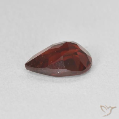 Granate piropo Rojo oscuro natural de 0.80 ct, En forma de pera, VVS-VS