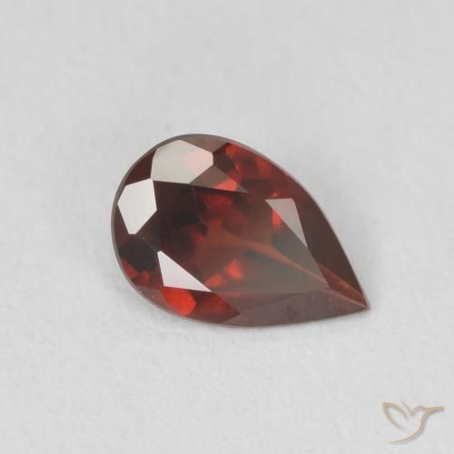 Granate piropo Rojo sangría natural de 0.69 ct, En forma de pera, VVS-VS
