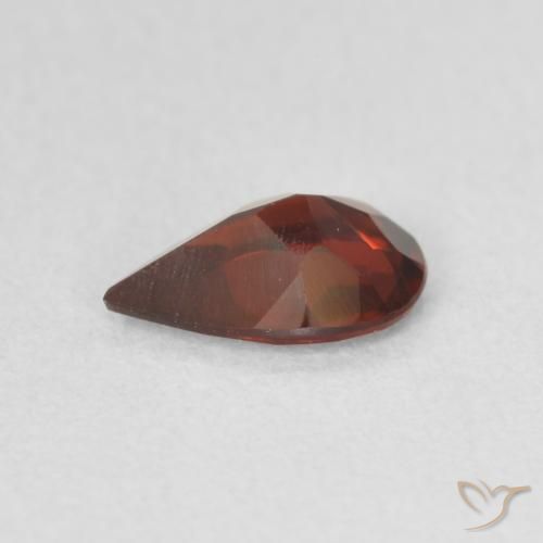 Granate piropo Rojo sangría natural de 0.69 ct, En forma de pera, VVS-VS