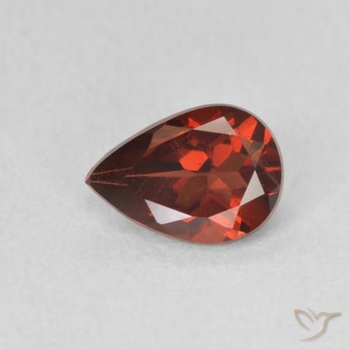 Granate piropo Rojo medio natural de 0.84 ct, En forma de pera, VVS-VS