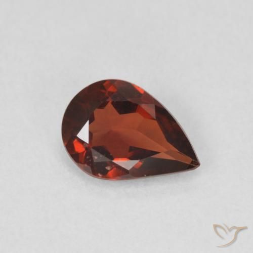 Granate piropo Rojo sangría natural de 0.62 ct, En forma de pera, VS