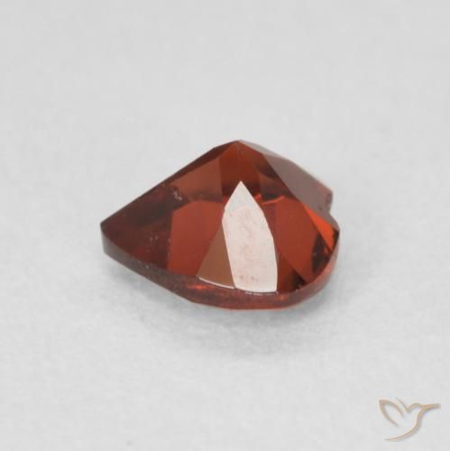 Granate piropo Rojo oscuro natural de 0.58 ct, Corazón, VS