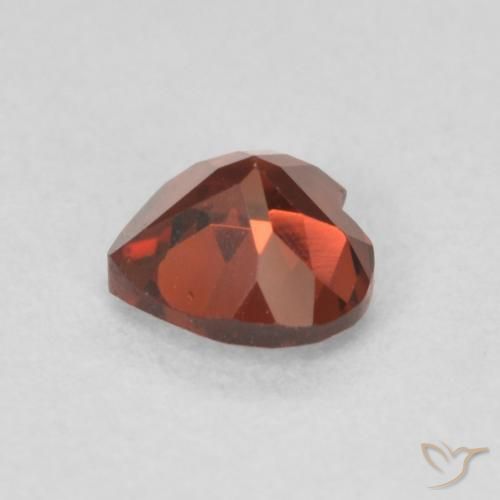 Granate piropo Rojo escarlata natural de 0.64 ct, Corazón, VVS-VS