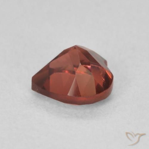 Granate piropo Rojo escarlata natural de 0.66 ct, Corazón, VVS-VS