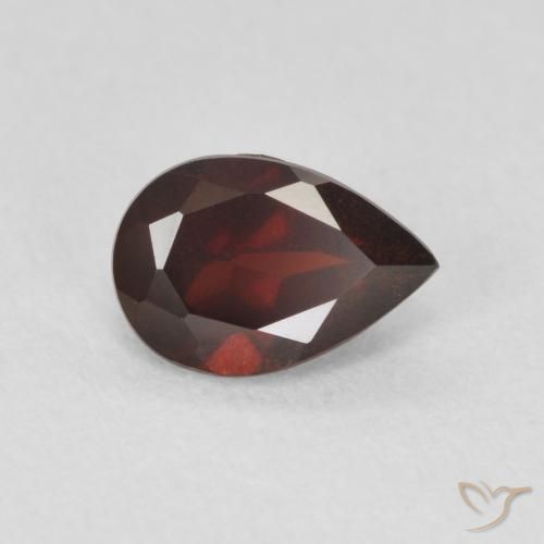 Granate piropo Rojo oscuro natural de 0.89 ct, En forma de pera, VVS-VS