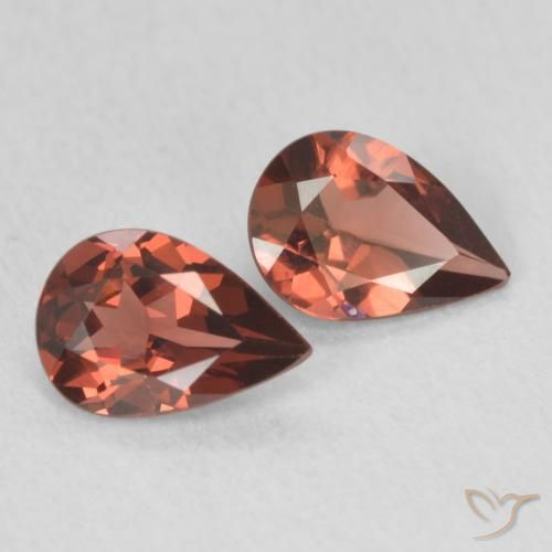 Gemas de Granate piropo Rojo escarlata intenso natural de 1.25 ct, En forma de pera, VVS-VS