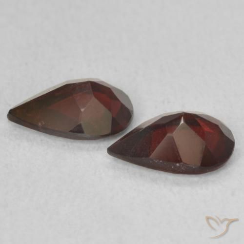 Gemas de Granate piropo Rojo oscuro natural de 1.35 ct, En forma de pera, VS