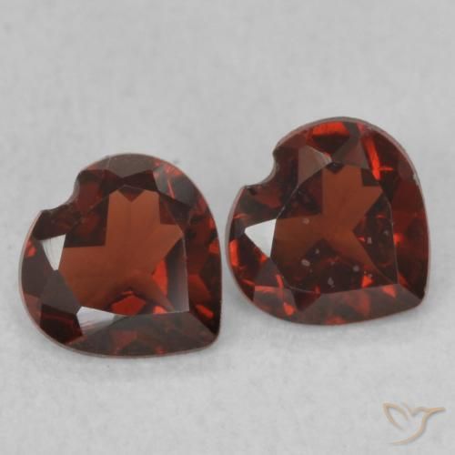 Gemas de Granate piropo Rojo sangre intenso natural de 0.92 ct, Corazón, VS