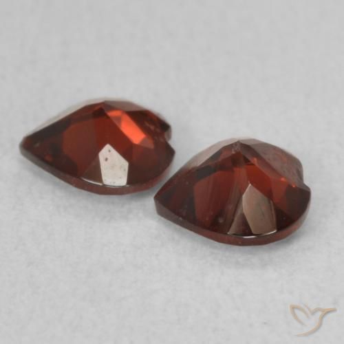 Gemas de Granate piropo Rojo sangre intenso natural de 0.92 ct, Corazón, VS