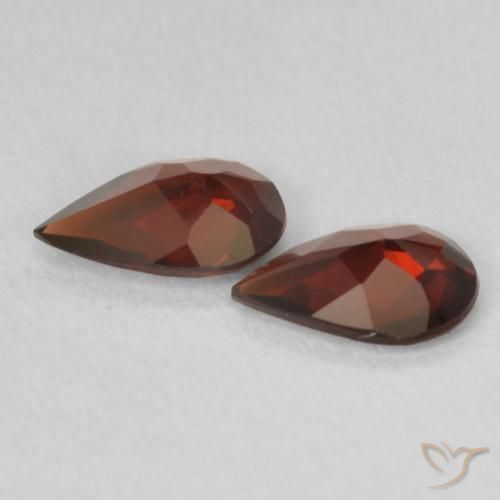 Gemas de Granate piropo Rojo sangre intenso natural de 0.93 ct, En forma de pera, VS