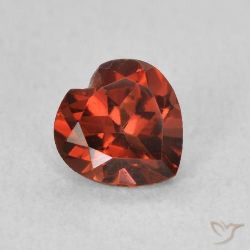 Granate piropo Rojo grosella natural de 0.61 ct, Corazón, VS