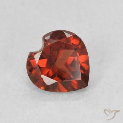 Granate piropo Rojo medio natural de 0.64 ct, Corazón, VS