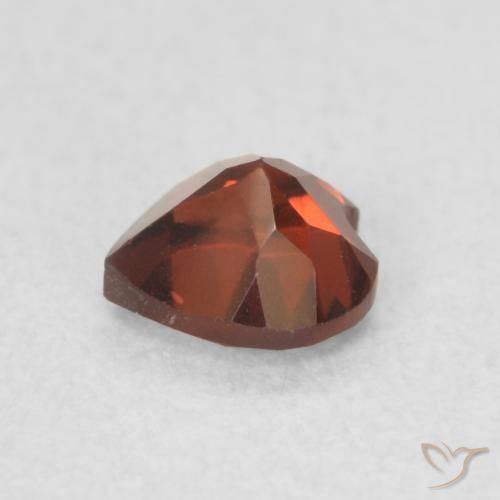 Granate piropo Rojo medio natural de 0.64 ct, Corazón, VS