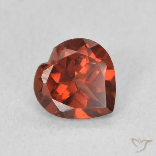 Granate piropo Rojo claro natural de 0.61 ct, Corazón, VS