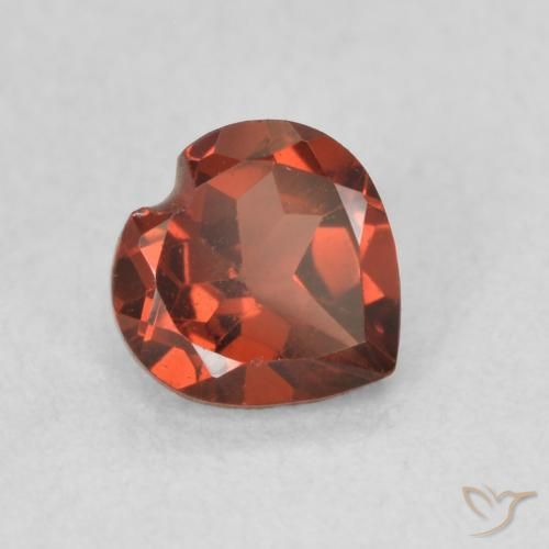 Granate piropo Medium Dark-Red natural de 0.61 ct, Corazón, VS