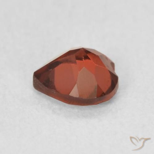 Granate piropo Medium Dark-Red natural de 0.61 ct, Corazón, VS