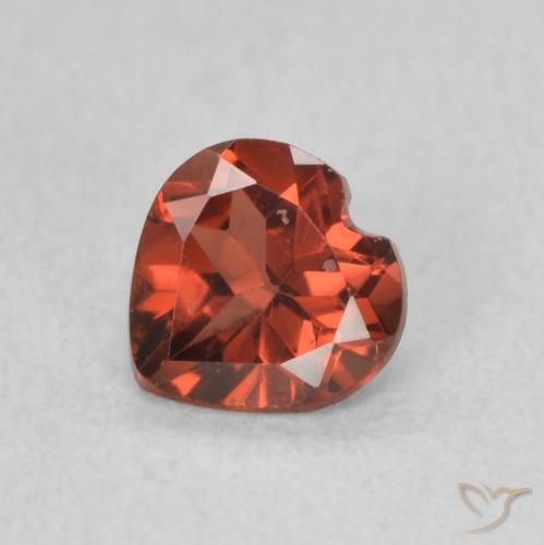0.57ct Natural Medium Dark-Red Granate piropo, Corazón, VS