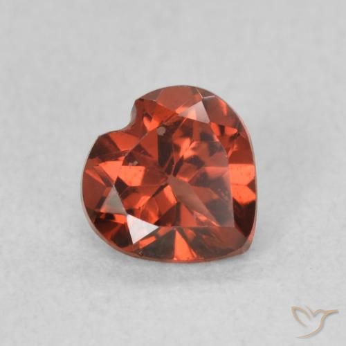 Granate piropo Medium Dark-Red natural de 0.57 ct, Corazón, VS