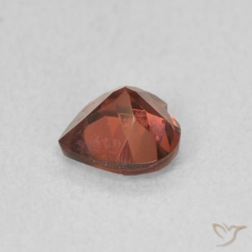 Granate piropo Medium Dark-Red natural de 0.57 ct, Corazón, VS