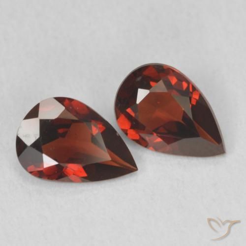 Gemas de Granate piropo Rojo grosella natural de 1.25 ct, En forma de pera, VVS-VS