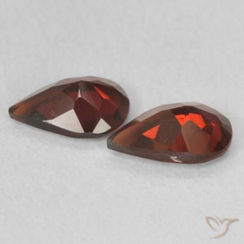 Gemas de Granate piropo Rojo grosella natural de 1.33 ct, En forma de pera, VVS-VS
