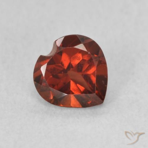 Granate piropo Rojo sangría natural de 0.61 ct, Corazón, VVS