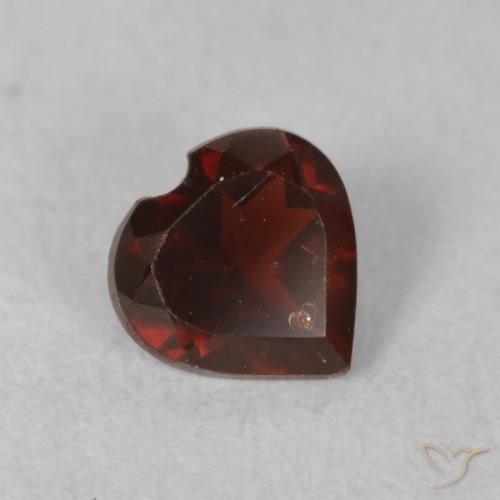 Granate piropo Rojo oscuro natural de 0.56 ct, Corazón, VS