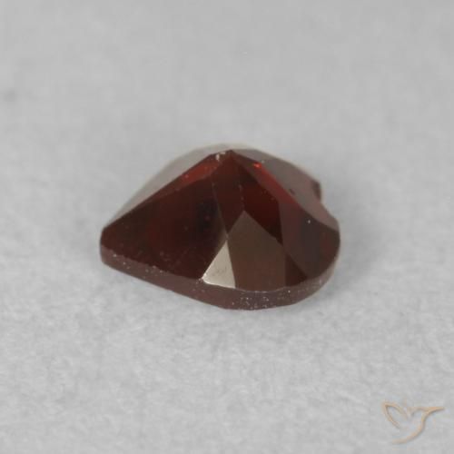 Granate piropo Rojo oscuro natural de 0.56 ct, Corazón, VS