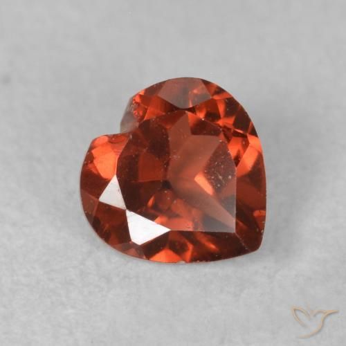 Granate piropo Rojo medio natural de 0.66 ct, Corazón, VS