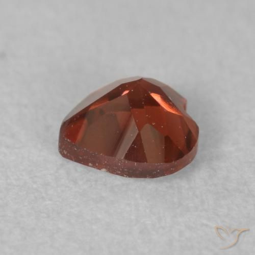 Granate piropo Rojo medio natural de 0.66 ct, Corazón, VS