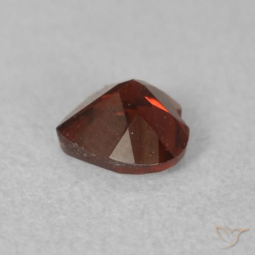 Granate piropo Rojo medio natural de 0.60 ct, Corazón, VS