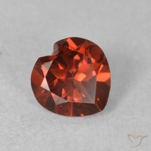 Granate piropo Rojo medio natural de 0.63 ct, Corazón, VS