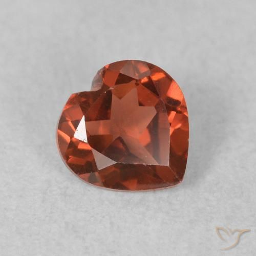 Granate piropo Rojo medio natural de 0.57 ct, Corazón, VVS-VS