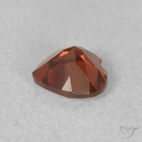 Granate piropo Rojo oscuro natural de 0.55 ct, Corazón, VVS-VS