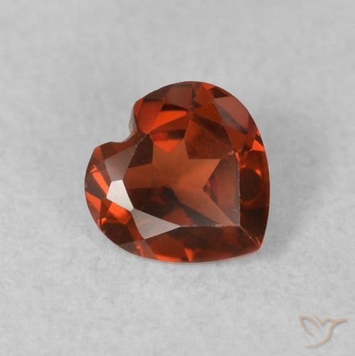 Granate piropo Medium Dark-Red natural de 0.55 ct, Corazón, VVS-VS