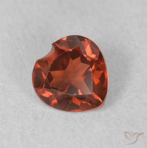 Granate piropo Medium Dark-Red natural de 0.61 ct, Corazón, VVS-VS