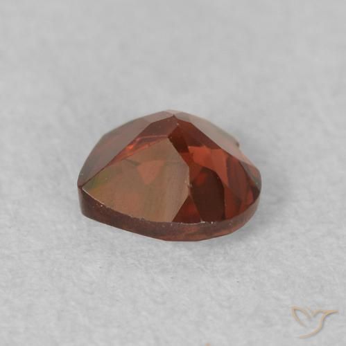 Granate piropo Medium Dark-Red natural de 0.61 ct, Corazón, VVS-VS