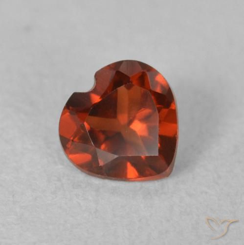 Granate piropo Rojo oscuro natural de 0.54 ct, Corazón, VVS-VS