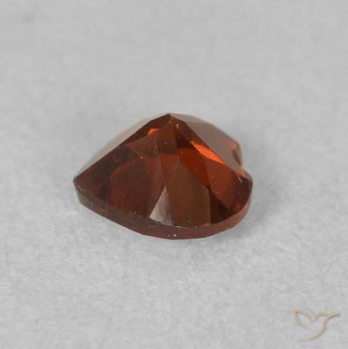 Granate piropo Rojo oscuro natural de 0.54 ct, Corazón, VVS-VS