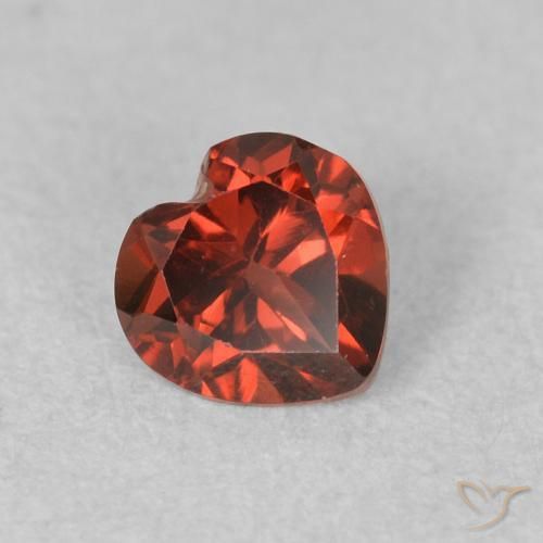 Granate piropo Rojo grosella natural de 0.64 ct, Corazón, VVS-VS
