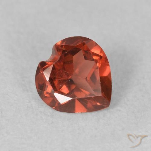 Granate piropo Rojo grosella natural de 0.56 ct, Corazón, VVS-VS