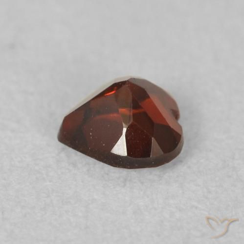 Granate piropo Rojo sangría natural de 0.59 ct, Corazón, VVS-VS
