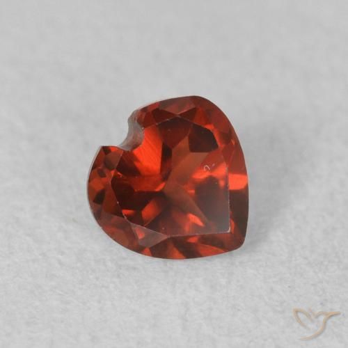 Granate piropo Rojo grosella natural de 0.57 ct, Corazón, VS