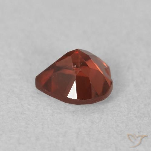 Granate piropo Rojo medio natural de 0.64 ct, Corazón, VS