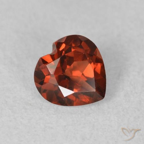 Granate piropo Rojo medio natural de 0.59 ct, Corazón, VS