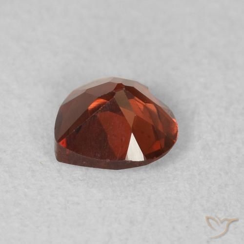 Granate piropo Rojo medio natural de 0.59 ct, Corazón, VS