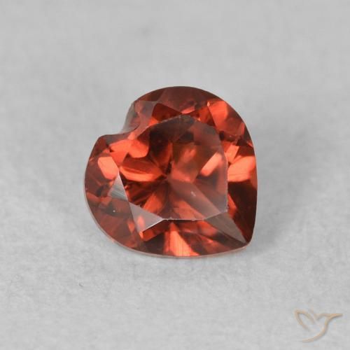 Granate piropo Rojo medio natural de 0.64 ct, Corazón, VS