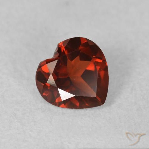 Granate piropo Rojo sangría natural de 0.59 ct, Corazón, VS