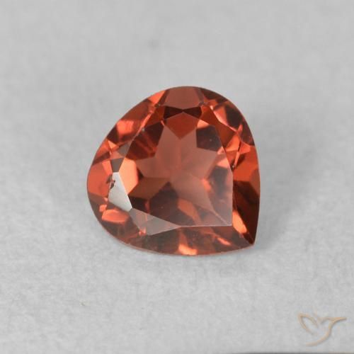 Granate piropo Rojo grosella natural de 0.56 ct, En forma de pera, VS